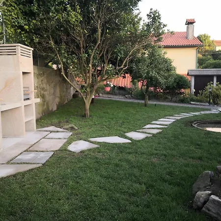 Casa De Santa Luzia B